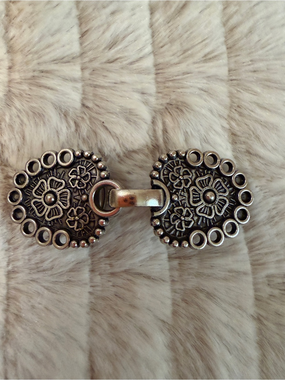 Silver-tone Sweater/Kimono/Wrap Closure Clip